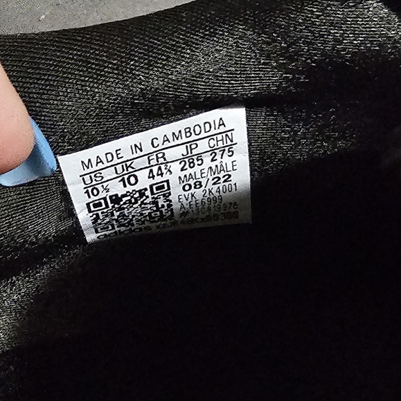 Shoes - Picture 3 of 4